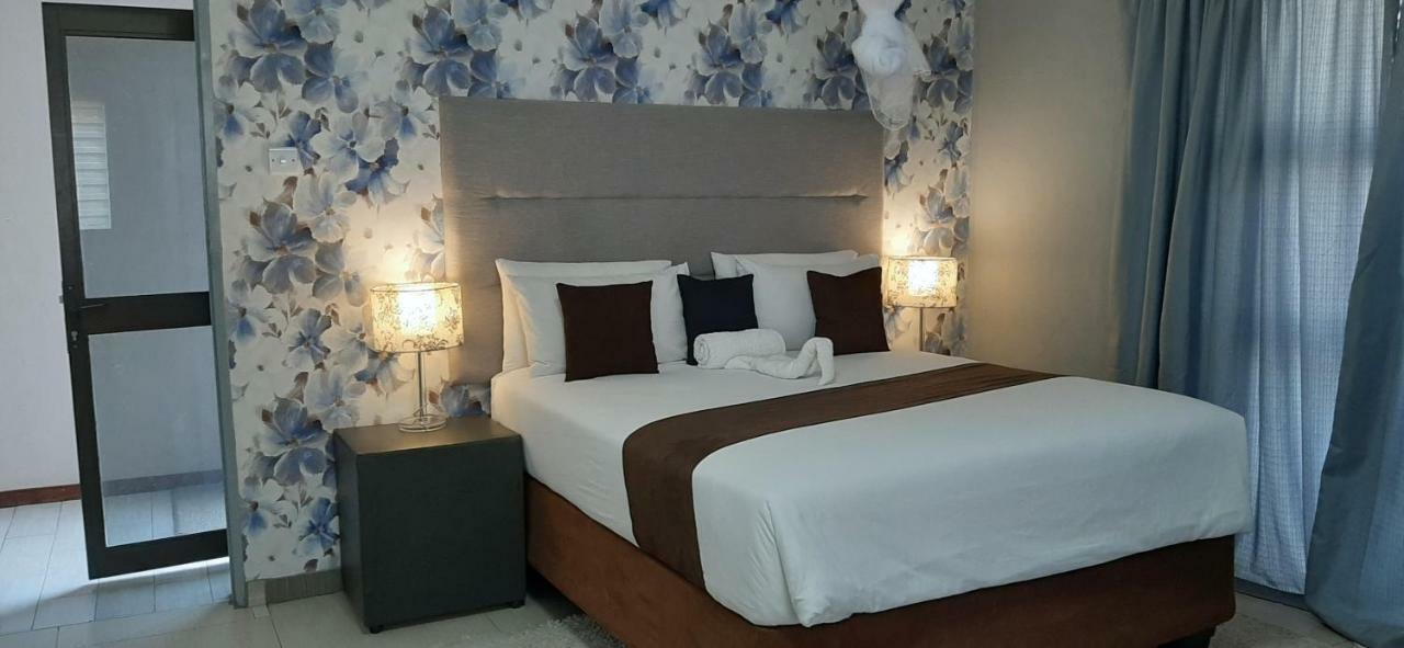 The New Mall Guesthouse Maun Esterno foto