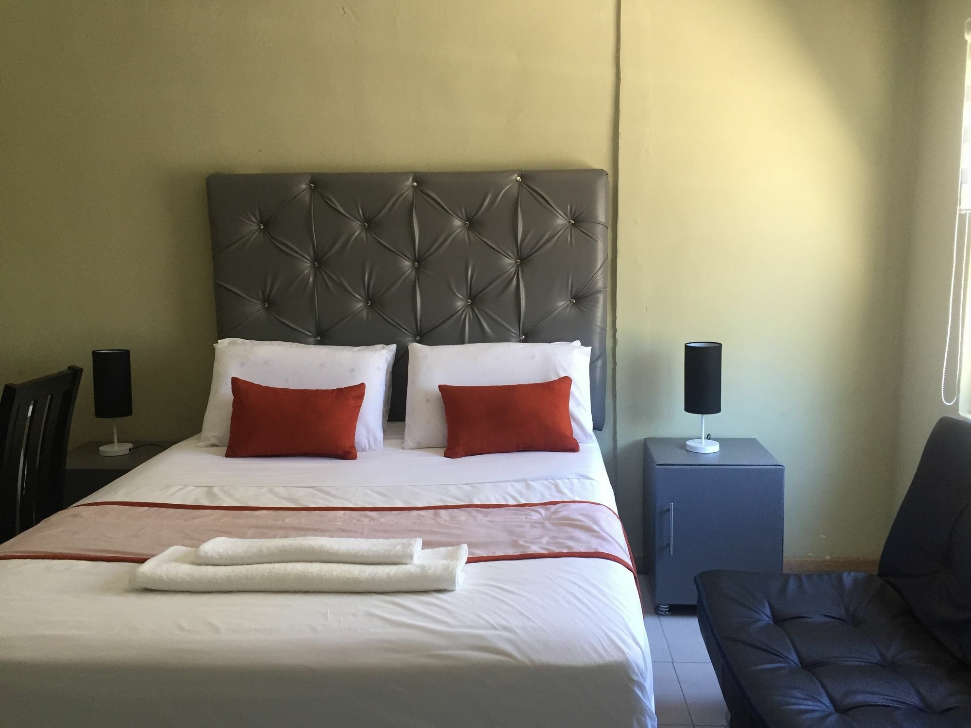 The New Mall Guesthouse Maun Esterno foto